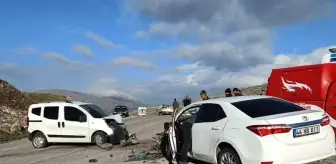 Son dakika haberleri! Malatya'da otomobil ile hafif ticari aracın çarpıştığı kazada 3 kişi yaralandı