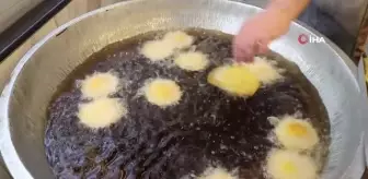 Ramazanın vazgeçilmez tatları olan yassı kadayıfı, tulumba tatlısı ve halka tatlı sofraları süslüyor