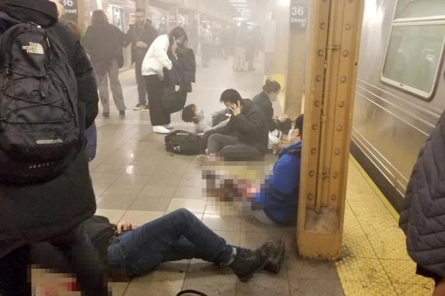 Son Dakika: New York metrosunda silahlı saldırı! 6 kişi vuruldu, içeride çok sayıda patlayıcı ele geçirildi