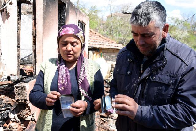 Evlat sahibi olabilmek için yıllarca borç harç para biriktirdiler! Evlerinde çıkan bir yangınla paraları da hayalleri de kül oldu