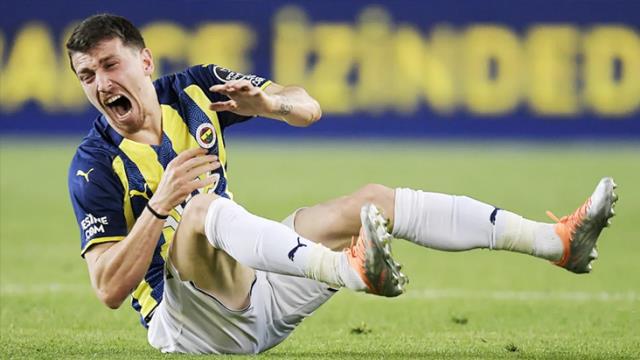 Koyu bir Fenerbahçeli olan Ceyhun Fersoy, Mert Hakan'la dalga geçti! Sosyal medya yıkılıyor