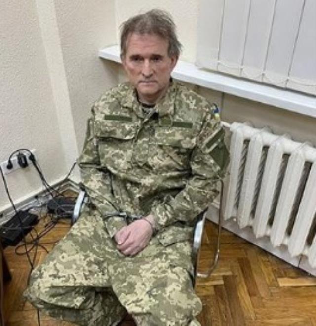 Putin'in yakını Ukrayna'da yakalandı! Zelenski, teslim etme karşılığında Rusların elindeki vatandaşlarını istedi Putin'in yakını Ukrayna'da yakalandı! Zelenski, teslim etme karşılığında Rusların elindeki vatandaşlarını istedi