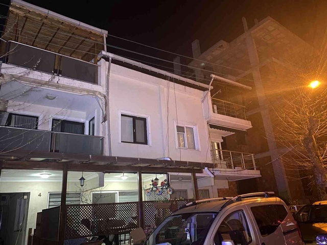 Alkollü koca karısını, arkadaşlarına hakaret ettiği için bıçaklamış