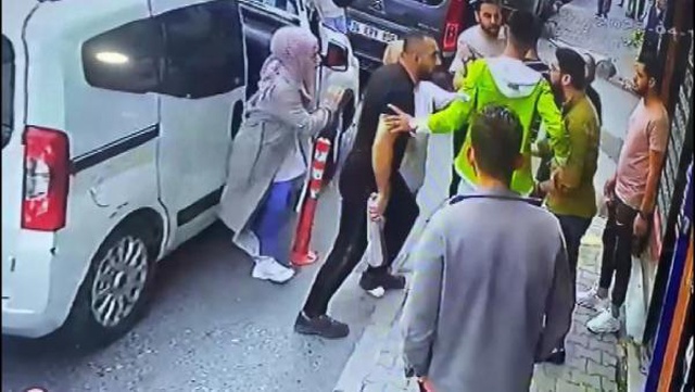 'Erkek olan buraya gelsin' diyen Suriyeli, ortalığı birbirine katmıştı! Kavganın yeni görüntüleri ortaya çıktı