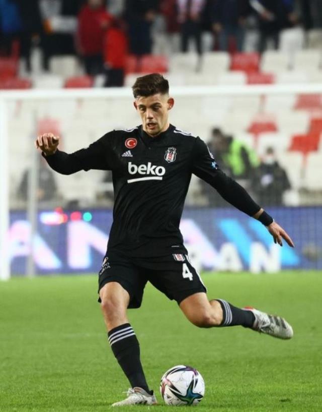 Beşiktaş'ın İspanyol futbolcusu Montero trafik kazası geçirdi