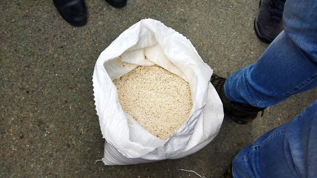 Çay üreticilerine 'ucuz' diye satılan gübre çuvallarından mermer tozu çıktı