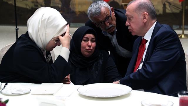 Cumhurbaşkanı Erdoğan, şiddet mağduru kadınların aileleri ile iftarda bir araya geldi