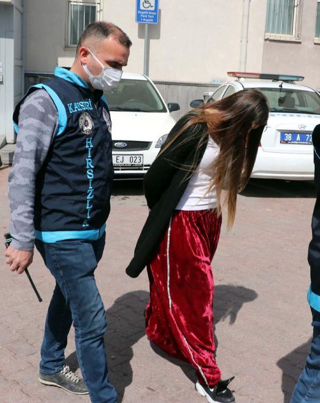 Evden 12 bin TL'lik ziynet eşyası çalan kadın yakalandı