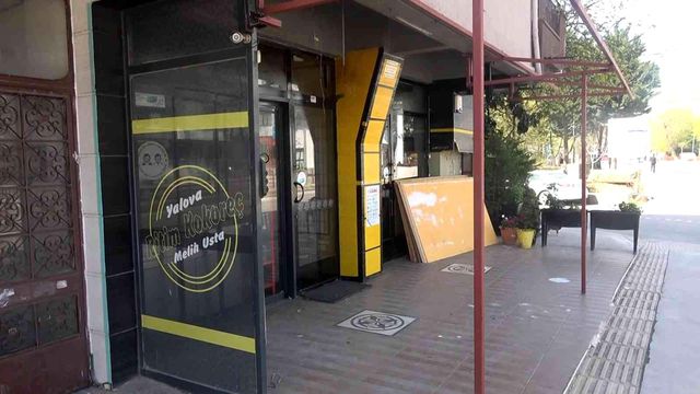 Kokoreççi dükkanını soyup bir de güvenlik kameralarına el sallayan hırsızın sonu hapis oldu