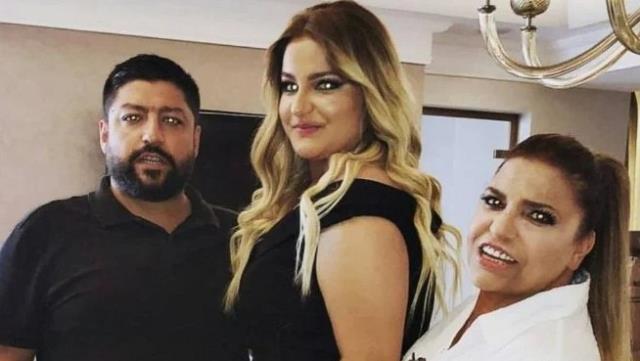 Kibariye'nin kızı Birgül Küçükbalçık, 'Parayı annem ödeyecek' diyerek gittiği kuaförden koşarak kaçtı Kibariye'nin kızı Birgül Küçükbalçık, 'Parayı annem ödeyecek' diyerek gittiği kuaförden koşarak kaçtı