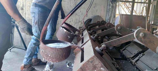Alüminyum işçilerinin Ramazan'da sıcakla imtihanı
