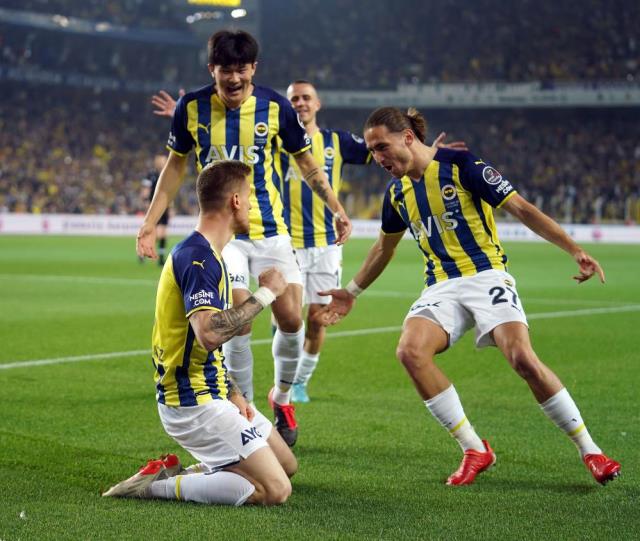 Durdurabilene aşk olsun! Fenerbahçe, Göztepe'yi de devirerek yenilmezlik serisini 9 maça çıkardı
