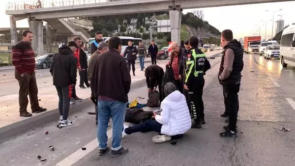 Kadıköy'de feci kaza; otomobil ikiye bölündü