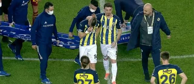 Maça devam edemedi! Fenerbahçe'nin yıldızı hüngür hüngür ağlayarak sahayı terk etti