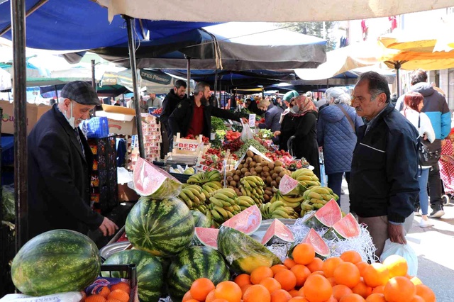 Pazarın en pahalı ürünü taze fasulye! Kilosu 45 TL'den satılıyor Pazarın en pahalı ürünü taze fasulye! Kilosu 45 TL'den satılıyor