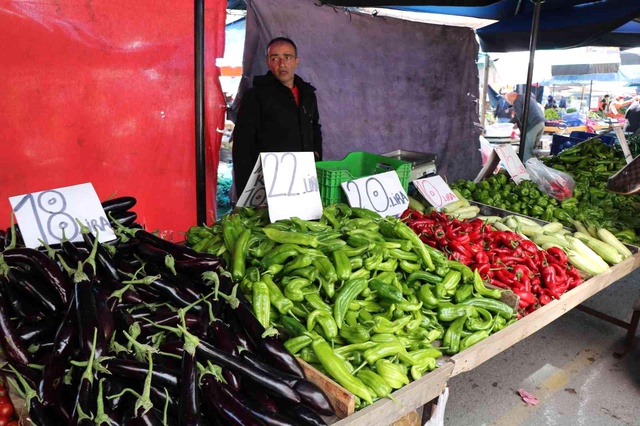 Pazarın en pahalı ürünü taze fasulye! Kilosu 45 TL'den satılıyor Pazarın en pahalı ürünü taze fasulye! Kilosu 45 TL'den satılıyor