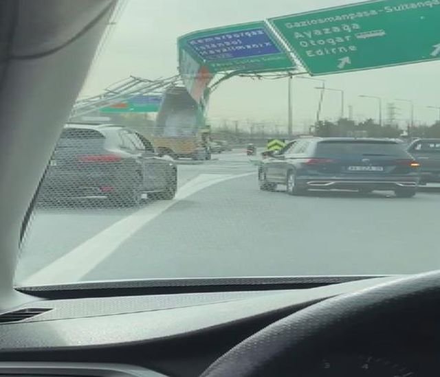 TEM Otoyolu'nda damper kazası: Yol trafiğe kapatıldı