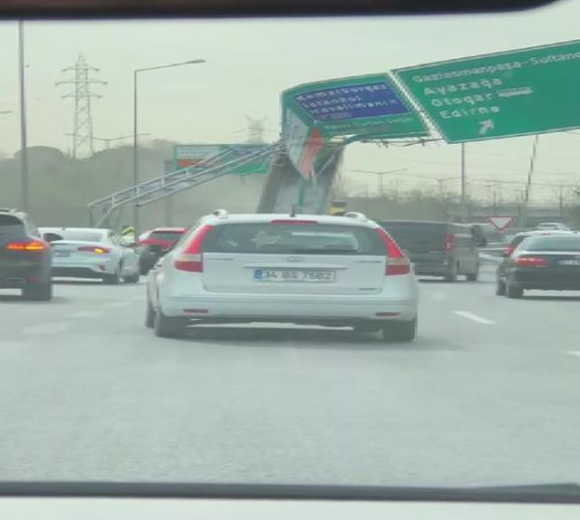 TEM Otoyolu'nda damper kazası: Yol trafiğe kapatıldı