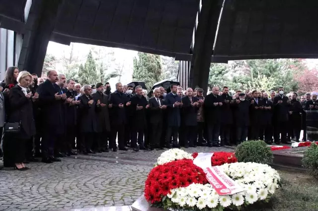 8'inci Cumhurbaşkanı merhum Turgut Özal vefatının 29'uncu yılında kabri başında anıldı