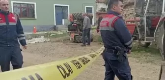 Devrilen traktörün altında kalan sürücü öldü