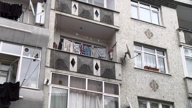Kavgaya katılmak için 2. kattan aşağı atladı