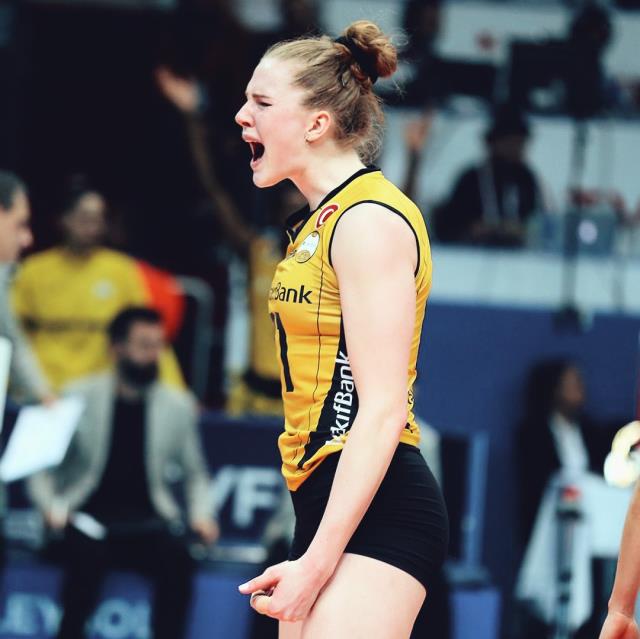 Son Dakika: Kupa Voley finalinde VakıfBank, Fenerbahçe Opet'i 3-2 mağlup ederek şampiyon oldu
