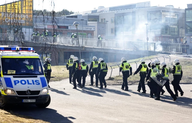 Aşırı sağcıların Kur'an-ı Kerim'i yakması sonrası İsveç karıştı