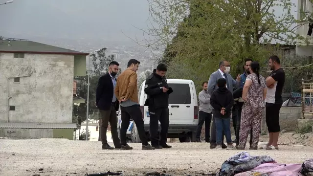 Cinsel istismarla suçlanan aile apar topar kenti terk etti, komşular eşyalarını ateşe verdi