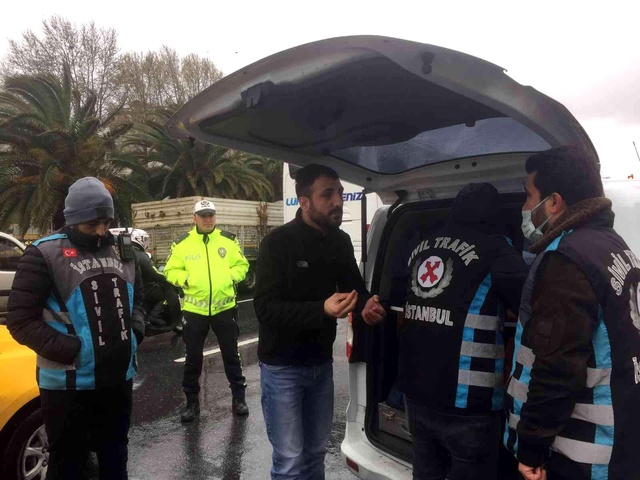 Fatih'te kurallara uymayan ve yolcu seçen ticari taksi sürücülerine ceza yağdı
