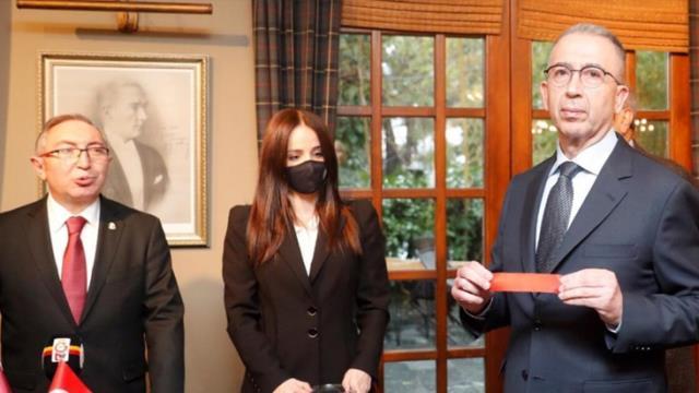 Galatasaray'da heyecan başladı! Başkan adayları renk seçimini yaptı Galatasaray'da heyecan başladı! Başkan adayları renk seçimini yaptı