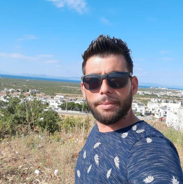 İki gün önce eşini ve çocuklarını babasının evine gönderen genç adam asılı halde bulundu
