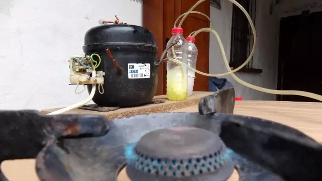 Yaptığı karışımla kendi gazını üretiyor! 1 litrelik benzinle 15 günlük tüp ihtiyacını karşılıyor Yaptığı karışımla kendi gazını üretiyor! 1 litrelik benzinle 15 günlük tüp ihtiyacını karşılıyor