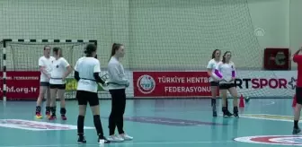 Kadın milli hentbolcular, Sırbistan ve İsveç maçlarında galibiyet hedefliyor