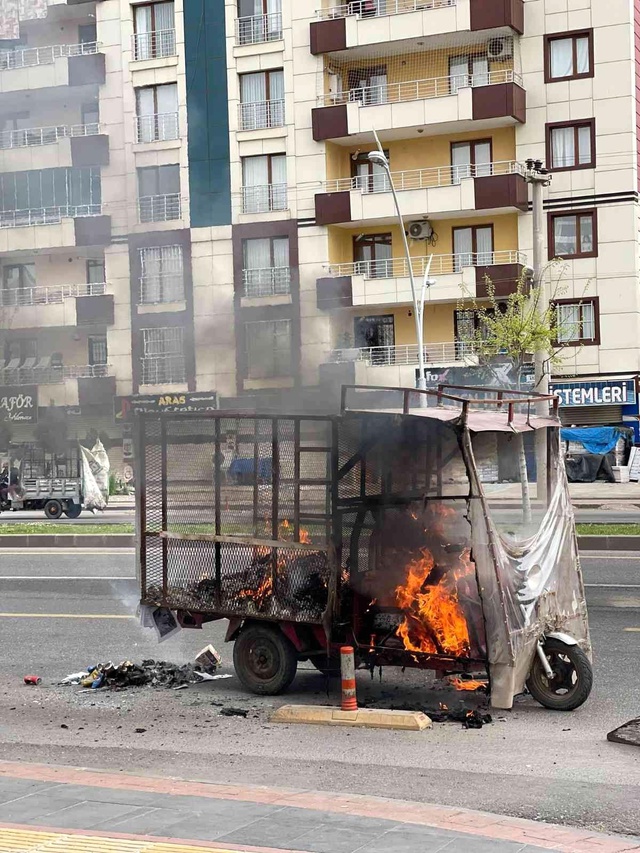Son dakika haber | Kesilen cezaya kızdı, ekmek teknesini ateşe verdi Son dakika haber | Kesilen cezaya kızdı, ekmek teknesini ateşe verdi