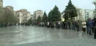 Ukrayna'da 'Yılan Adası Direnişi' konulu pulu almak için halk kuyruğa girdi