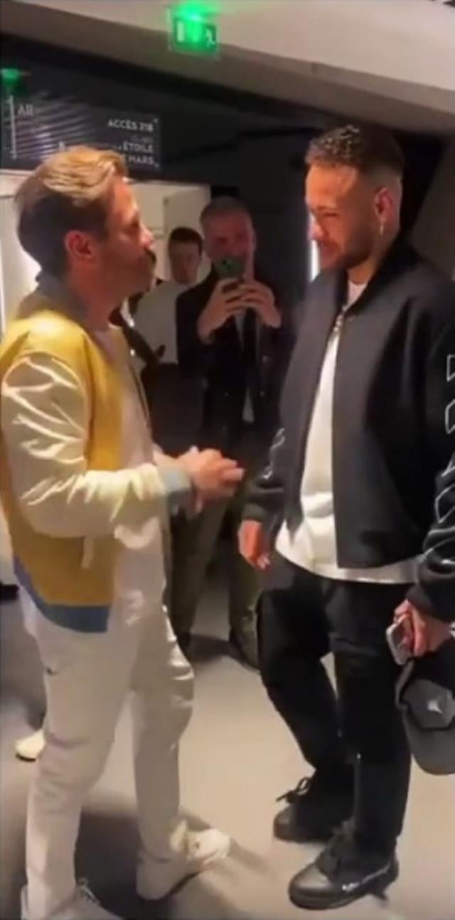 40 yıllık dost gibi poz verdiler! Beren Saat ve Kenan Doğulu, Neymar ile buluştu