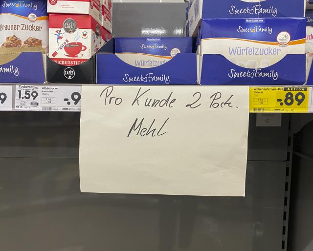 Almanya'da raflar boşaldı! Savaş yüzünden un ve ayçiçeği yağına ulaşmak neredeyse imkansız Almanya'da raflar boşaldı! Savaş yüzünden un ve ayçiçeği yağına ulaşmak neredeyse imkansız