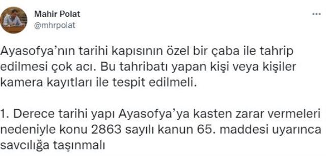 Ayasofya'nın 1400 yıllık tarihi kapısı tahrip edildi! Ayasofya'nın 1400 yıllık tarihi kapısı tahrip edildi!