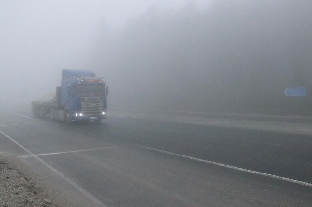 Bolu Dağı'nda etkili olan sis sürücülere zor anlat yaşattı