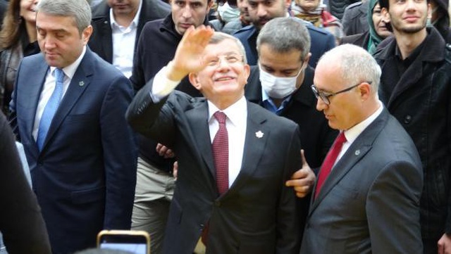 Siyasetin gündemindeydi! Davutoğlu'ndan Suriyelilerle ilgili muhalefetin tam tersi çıkış: Göndereceğiz çıkışı gerçekçi olmaz Siyasetin gündemindeydi! Davutoğlu'ndan Suriyelilerle ilgili muhalefetin tam tersi çıkış: Göndereceğiz çıkışı gerçekçi olmaz