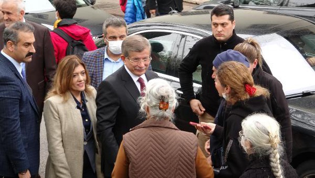 Siyasetin gündemindeydi! Davutoğlu'ndan Suriyelilerle ilgili muhalefetin tam tersi çıkış: Göndereceğiz çıkışı gerçekçi olmaz Siyasetin gündemindeydi! Davutoğlu'ndan Suriyelilerle ilgili muhalefetin tam tersi çıkış: Göndereceğiz çıkışı gerçekçi olmaz