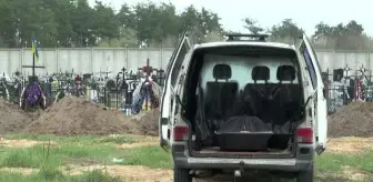 Rusya'nın saldırısı altındaki Ukrayna - Buça şehir mezarlığındaki defin işlemleri