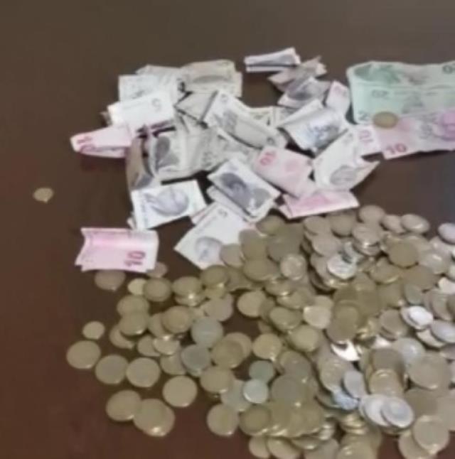 'Sağır ve dilsiz' yazılı notla dilenen adam, zabıtayı görüce bülbül kesildi 'Sağır ve dilsiz' yazılı notla dilenen adam, zabıtayı görüce bülbül kesildi