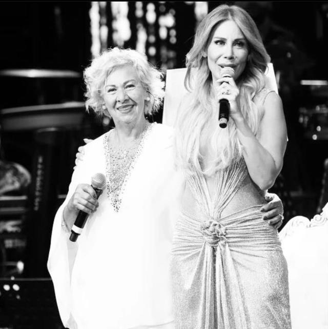 Şarkıcı Linet, konserinde vefat eden annesinden bahsederken gözyaşlarına hakim olamadı