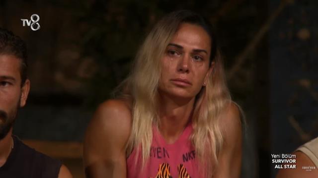 Acun Ilıcalı, Hikmet'e hakaretler savuran Nagihan'a ödülden men cezası verdi Acun Ilıcalı, Hikmet'e hakaretler savuran Nagihan'a ödülden men cezası verdi