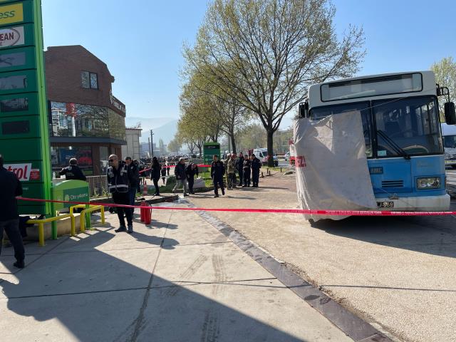 Bursa'da infaz koruma memurlarını taşıyan otobüse bombalı saldırı! İşte olay yerinden ilk görüntüler Bursa'da infaz koruma memurlarını taşıyan otobüse bombalı saldırı! İşte olay yerinden ilk görüntüler