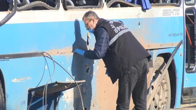 Bursa'da infaz koruma memurlarını taşıyan otobüse bombalı saldırı! İşte olay yerinden ilk görüntüler Bursa'da infaz koruma memurlarını taşıyan otobüse bombalı saldırı! İşte olay yerinden ilk görüntüler