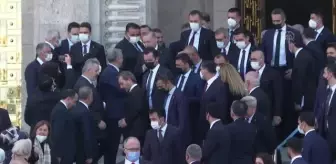 Cumhurbaşkanı Erdoğan, Meclis'ten ayrıldı