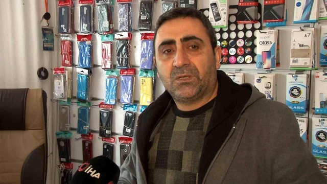 İftar saatini fırsat bildi! 65 adet telefon çaldı İftar saatini fırsat bildi! 65 adet telefon çaldı