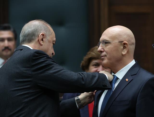 İsmail Ok'un baş döndüren siyasi trafiği! MHP'den gönderildi, İYİ Parti'ye gidip Akşener'in elini öptü, son durağı AK Parti oldu